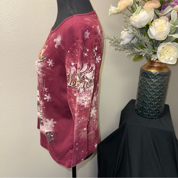 Burgundy Christmas Graphic Top Snowy Village Holiday Long Sleeve Tee M - Picture 2 of 8